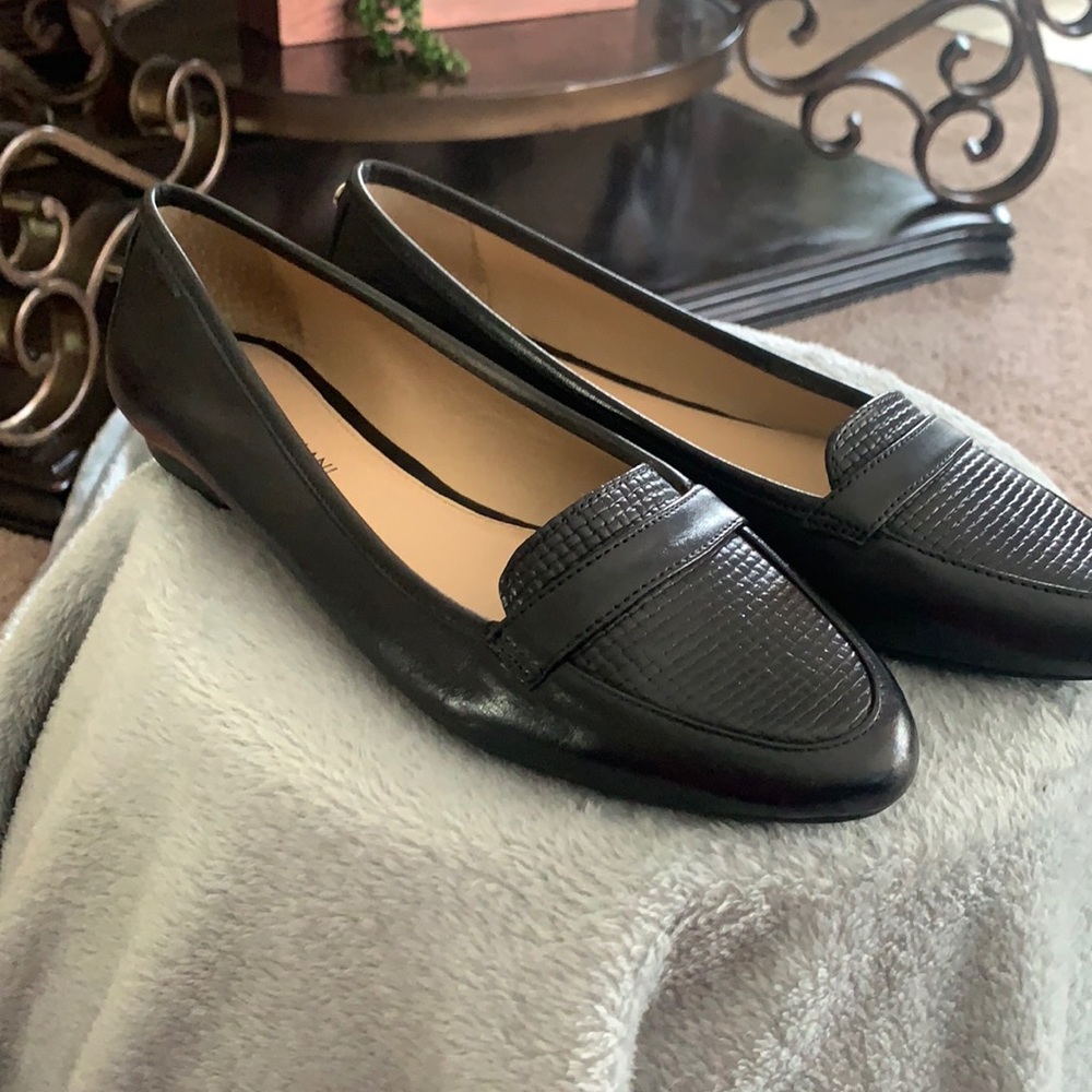 Perfect work shoe both comfortable and stylish.